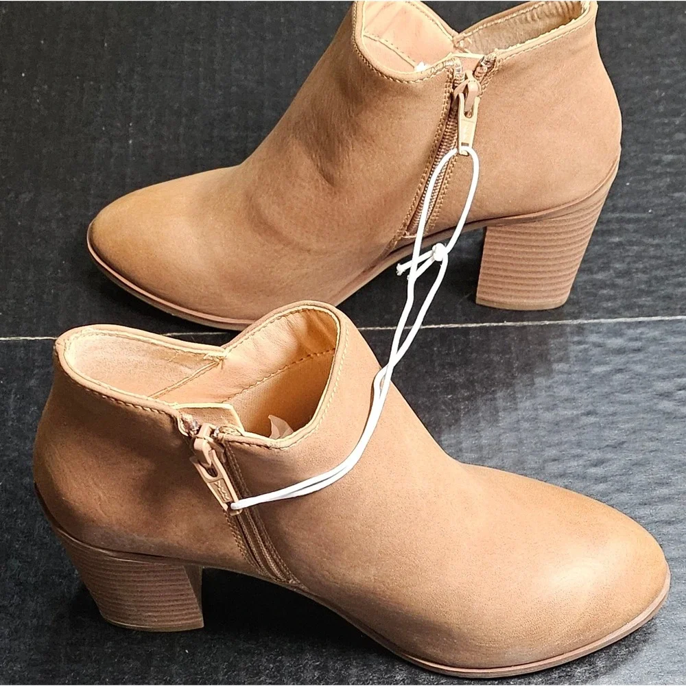 Universal Thread boots are